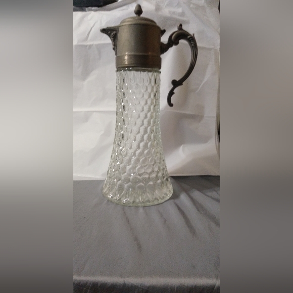 Vintage glass beverage Pitcher - Picture 5 of 12
